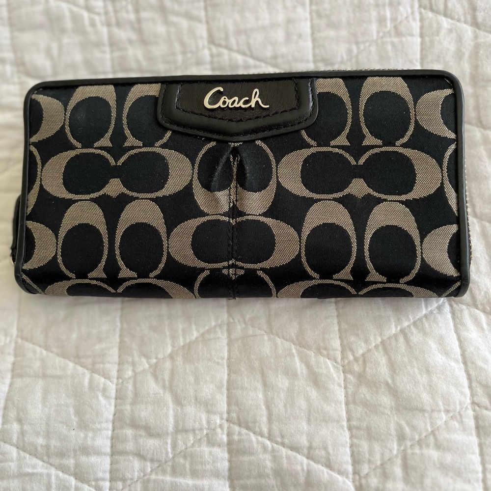 Coach zippered black/camel Wallet